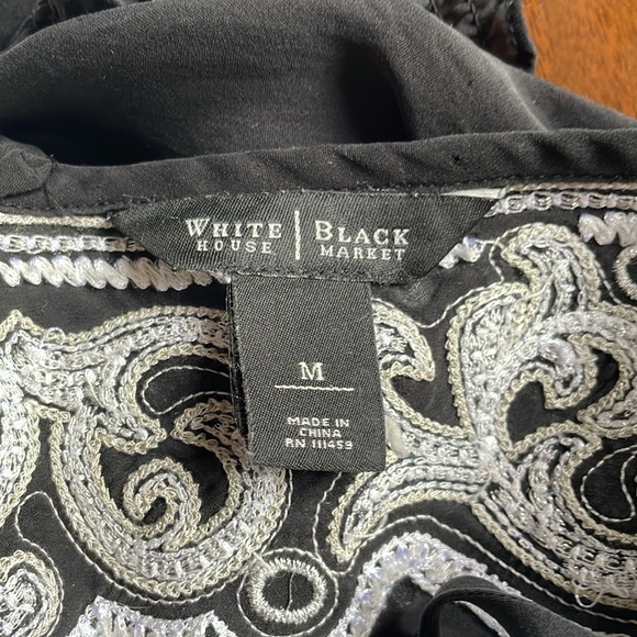 White House black market silk embroidered blouse with v-neck and 3/4 sleeves - Picture 5 of 6